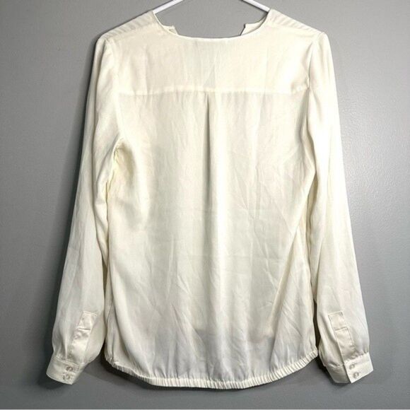 The Limited Women’s size small white silky feel long sleeve blouse 532B3 - Picture 4 of 11